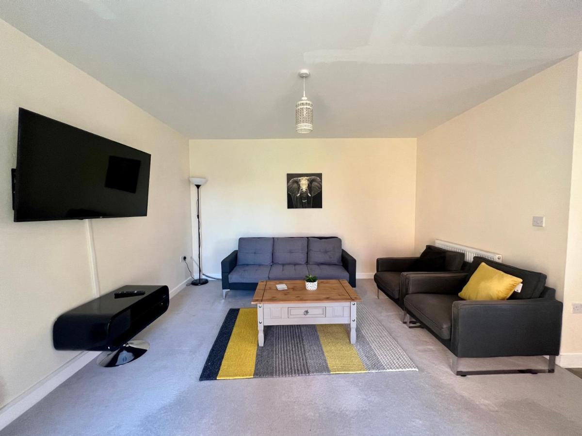 Spacious 2-Bedroom House With Free Parking Chatham  Eksteriør bilde
